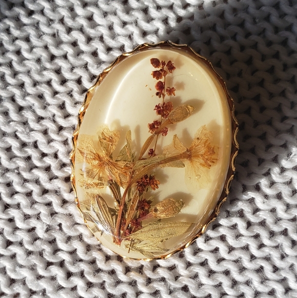 Dried Flower Brooch - Picture 4 of 4